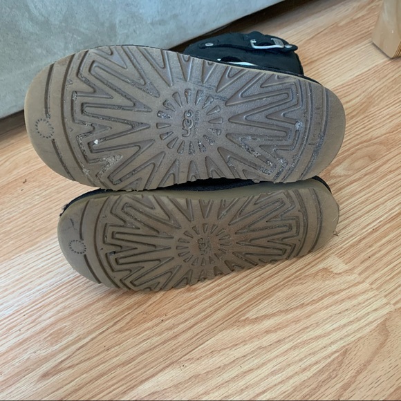 Ugg | Kensington Shearling Boots | Girls 13 - Picture 7 of 10